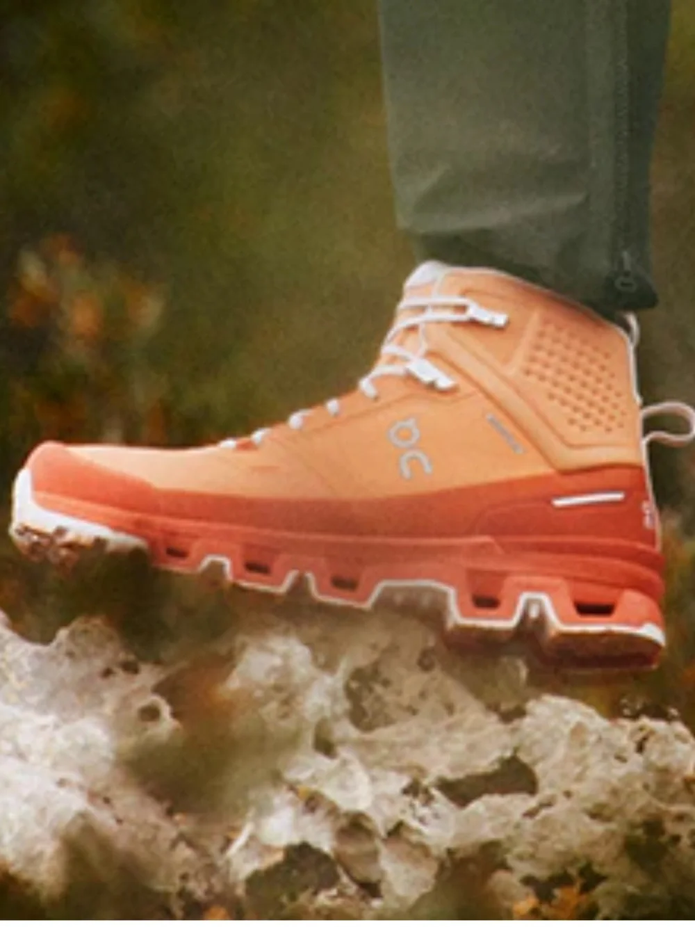 ON W CLOUDROCK 2 hiking  WATERPROOF  Copper/ Flare  size 9.5 gently used